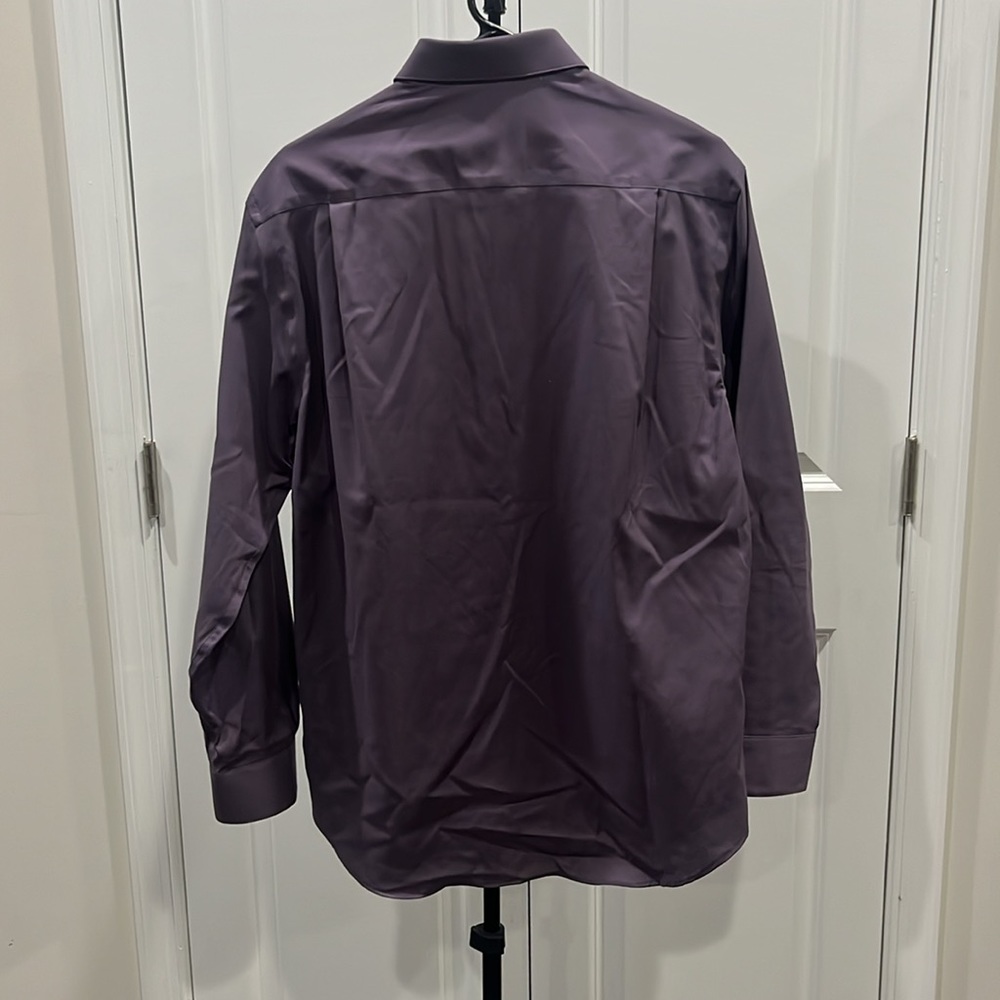 Button down - Picture 2 of 3